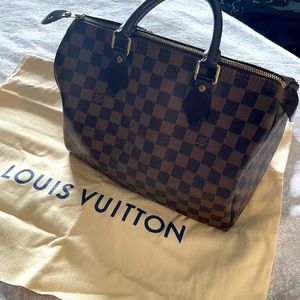AUTHENTIC Louis Vuitton speedy bag medium